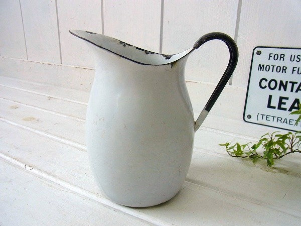 白色のアンティーク・ホーローピッチャー/ジャグ/水差し/ガーデニング　USA