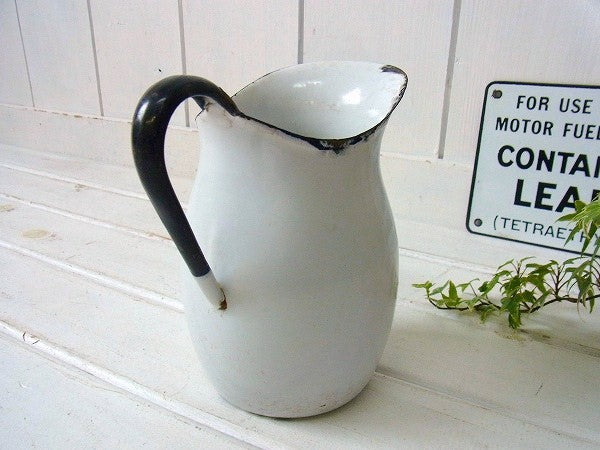 白色のアンティーク・ホーローピッチャー/ジャグ/水差し/ガーデニング　USA
