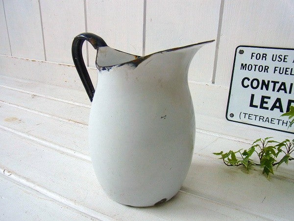 白色のアンティーク・ホーローピッチャー/ジャグ/水差し/ガーデニング　USA
