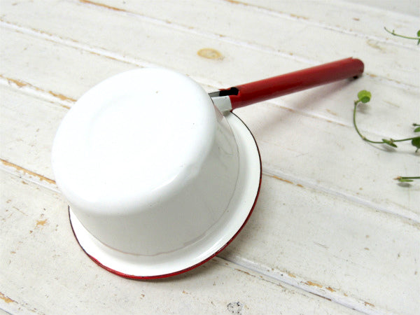 ホワイト×レッド・ホーロー製・アンティーク・ミルクパン・ソースパン・片手鍋・エナメルウェア・キッチン