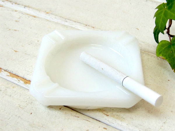 デコ・レトロモダン・八角形 シンプルデザイン・ミルクガラス・ヴィンテージ・灰皿・アシュトレイ・US