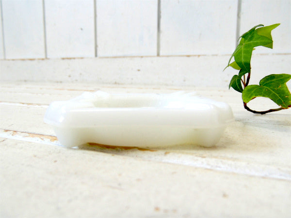 デコ・レトロモダン・八角形 シンプルデザイン・ミルクガラス・ヴィンテージ・灰皿・アシュトレイ・US