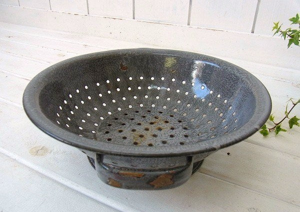 ホーロー製・脚付き・アンティーク・コランダー・水切りボウル・USA(キッチン&ガーデニング)