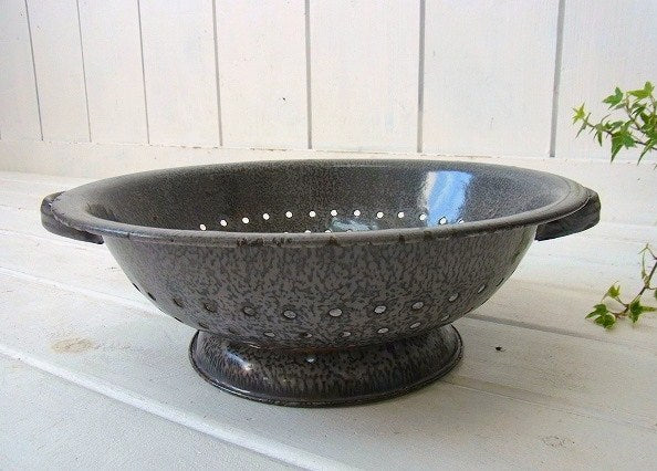 ホーロー製・脚付き・アンティーク・コランダー・水切りボウル・USA(キッチン&ガーデニング)