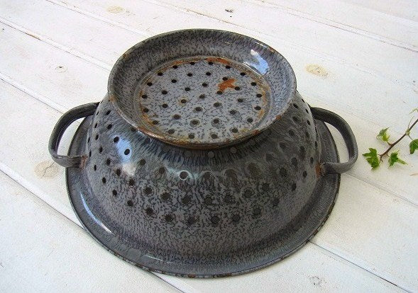 ホーロー製・脚付き・アンティーク・コランダー・水切りボウル・USA(キッチン&ガーデニング)