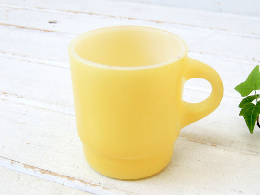 【FireKing】ファイヤーキング・イエロー色・スタッキング・マグカップ/Cハンドル USA