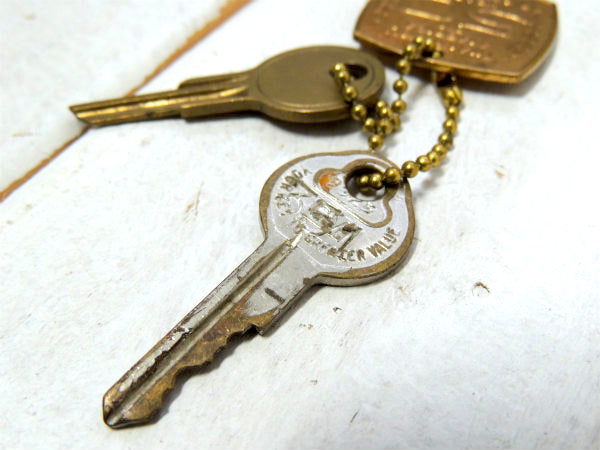 【1954年・CHEVROLET】シボレー・アメ車・50周年記念・ヴィンテージ・キーホルダー・鍵2本