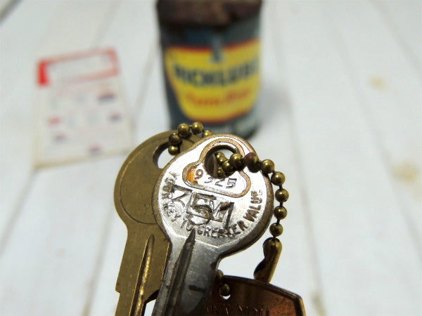 【1954年・CHEVROLET】シボレー・アメ車・50周年記念・ヴィンテージ・キーホルダー・鍵2本