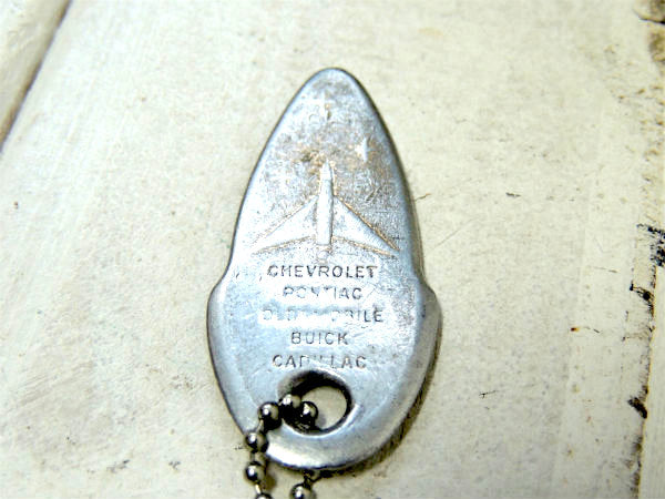 【1956's・GM・スペーシーデザイン】シボレー・キャデラック・キーホルダー・古鍵2本付き