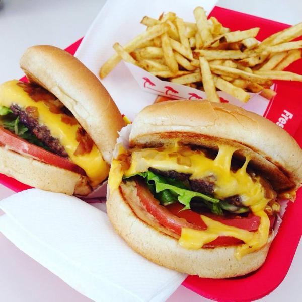 In-N-Out Burger インアンドアウトバーガー ハンバーガー 看板 ネオンサイン柄 限定 ステッカー シール USA