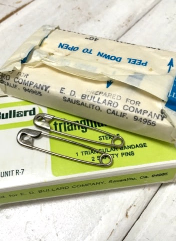 Bullard ファーストエイド・ヴィンテージ・パッケージ 三角包帯 デッドストック・救急箱・紙箱
