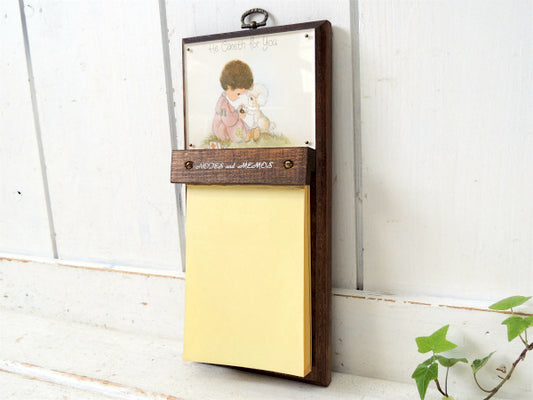 女の子&子羊 レトロ キュートなイラスト入り・木製・壁掛け・ヴィンテージ・メモ帳ホルダー メモパッド
