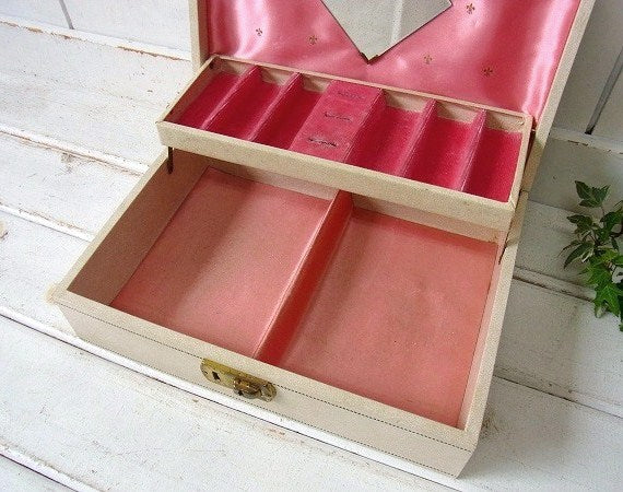 フリーダリー柄・鍵付き・アンティーク・ジュエリーボックス/ジュエリーケース/宝石箱