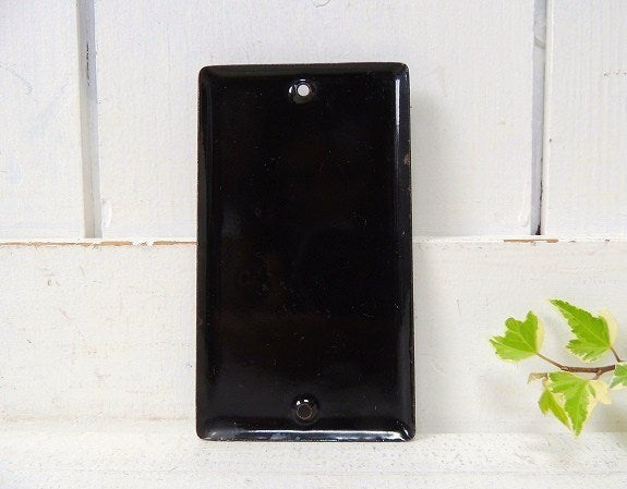 黒×白・ホーロー製・小さなヴィンテージ・“8”ナンバーサイン/ナンバプレート