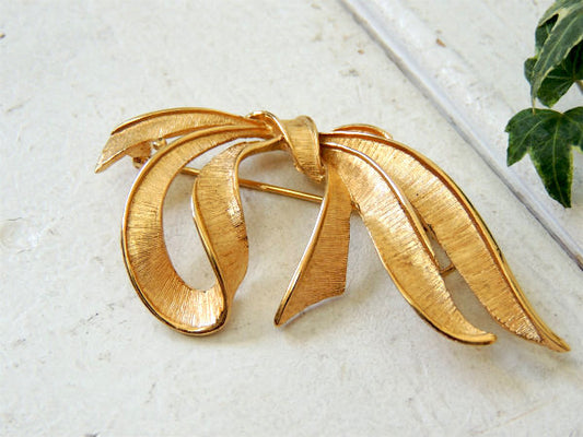 NAPIER ネイピア リボン ゴールドトーン 60's ヴィンテージ ブローチ アクセサリー コスチュームジュエリー USA