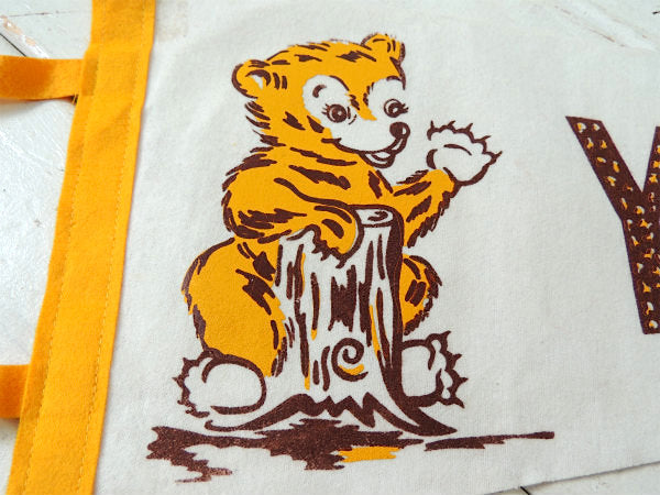 【1960's~イエローストーン国立公園・子クマ柄】ヴィンテージ・ペナント・旗 ・フラッグ・USA