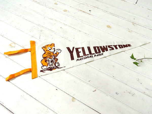 【1960's~イエローストーン国立公園・子クマ柄】ヴィンテージ・ペナント・旗 ・フラッグ・USA