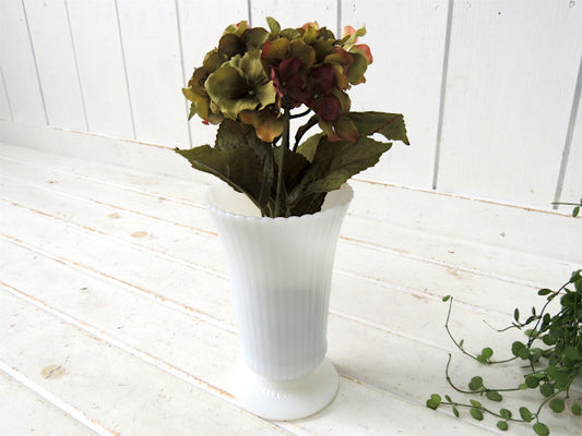 【USA・E.O. Brody Co】ホワイト・ミルクガラス製・ビンテージ・フラワーベース・花瓶