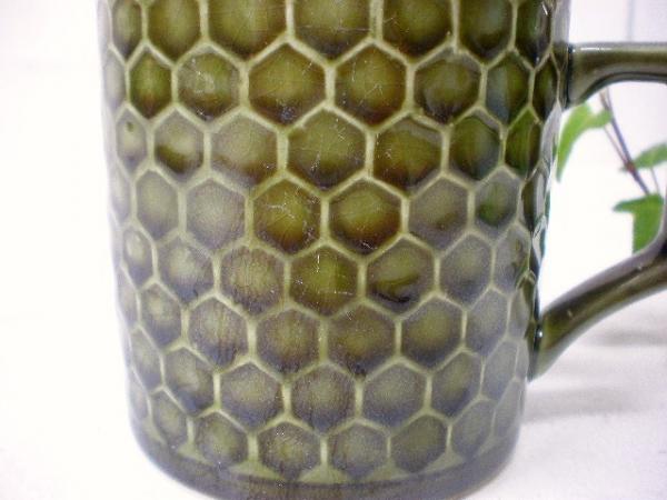 レトロなウロコ柄　陶器製ヴィンテージ・マグカップ