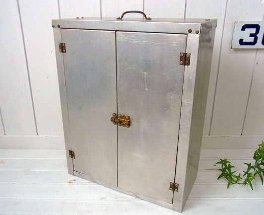 アルミ製・ヴィンテージ・ドール用ワードローブ/衣装棚/シェルフ　USA