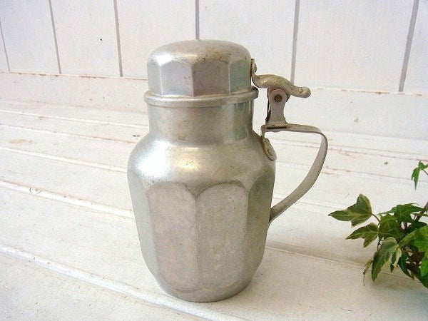 小さなアンティーク・アルミポット/水差し　USA