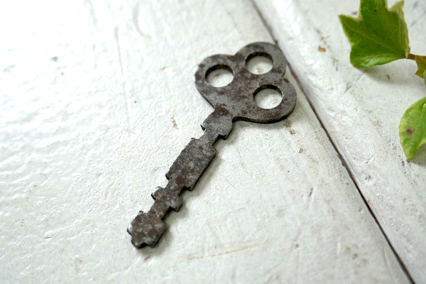 三つ穴 古鍵 KEY アンティーク 鍵 アメリカンビンテージ キー USA キーホルダー