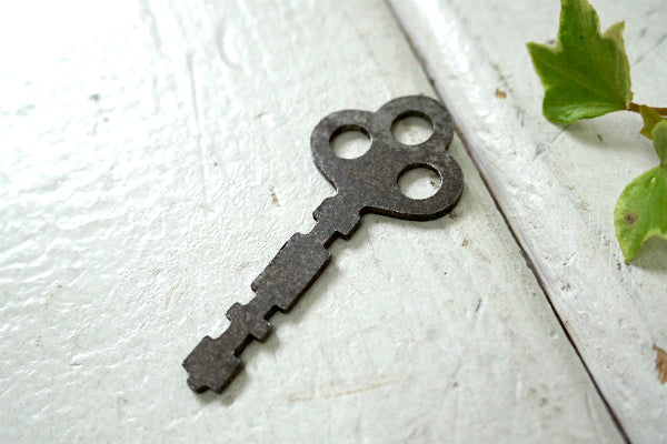 三つ穴 古鍵 KEY アンティーク 鍵 アメリカンビンテージ キー USA キーホルダー