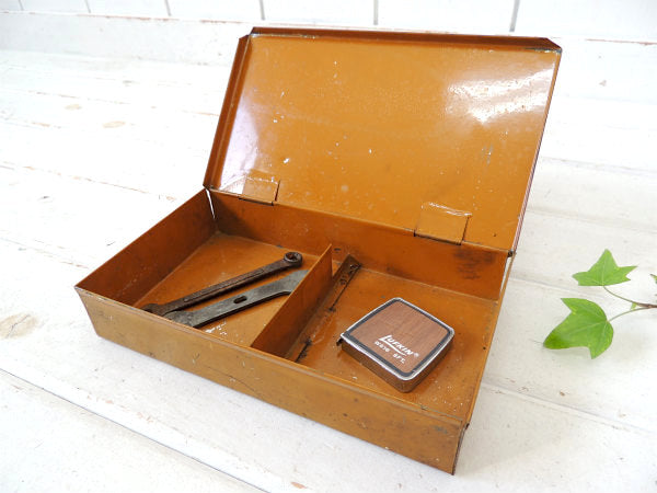 【AUTOMOTIVE】工業系・ブリキ製・仕切り付き・ビンテージ・工具ケース・モーター系