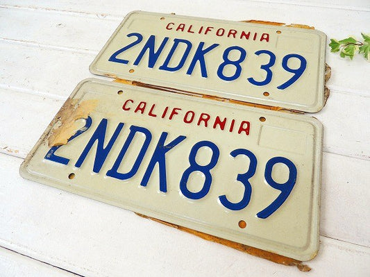 CALIFORNIA 2NDK839 カリフォルニア US デッドストック ビンテージ ナンバープレート 2枚 アメ車 自動車