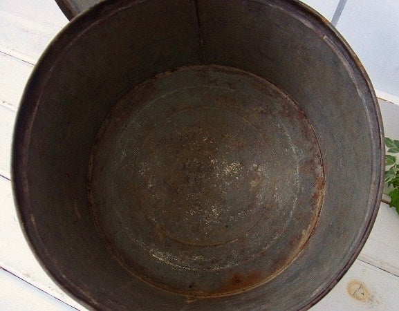 緑色のシャビーなアンティーク・ティン缶/ブリキ缶 USA