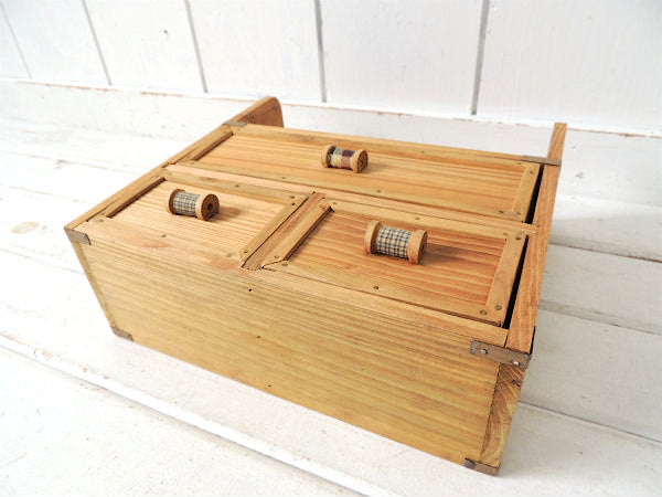 糸巻きモチーフ付き・木製・ヴィンテージ・ソーイングボックス 裁縫棚 卓上チェスト