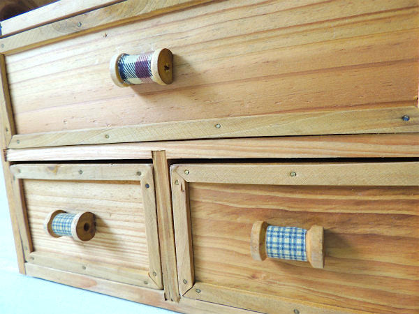 糸巻きモチーフ付き・木製・ヴィンテージ・ソーイングボックス 裁縫棚 卓上チェスト