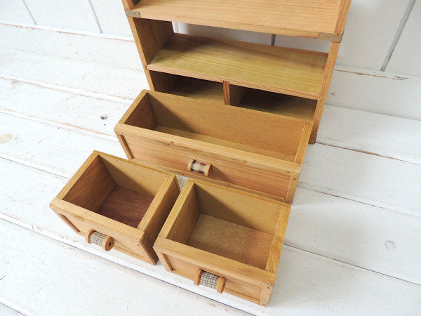 糸巻きモチーフ付き・木製・ヴィンテージ・ソーイングボックス 裁縫棚 卓上チェスト