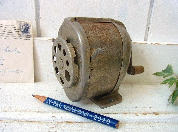 【BOSTON】シャビーなアンティーク・ペンシルシャープナー/鉛筆削り USA