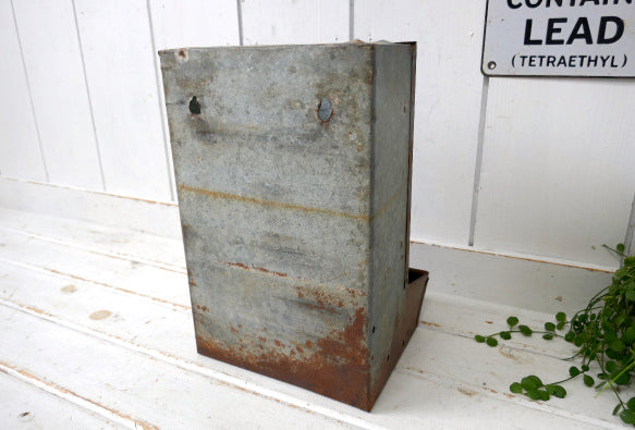 SANITARY FEEDER シャビー・ブタ柄・メタル製・ヴィンテージ・ピッグフィーダー・餌入れ