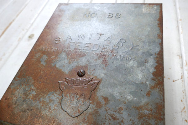 SANITARY FEEDER シャビー・ブタ柄・メタル製・ヴィンテージ・ピッグフィーダー・餌入れ