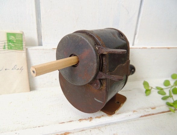 【ウッドハンドル/1つ穴タイプ】アンティーク・ペンシルシャープナー/鉛筆削り/USA/