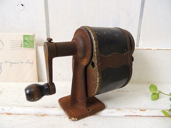 【ウッドハンドル/1つ穴タイプ】アンティーク・ペンシルシャープナー/鉛筆削り/USA/
