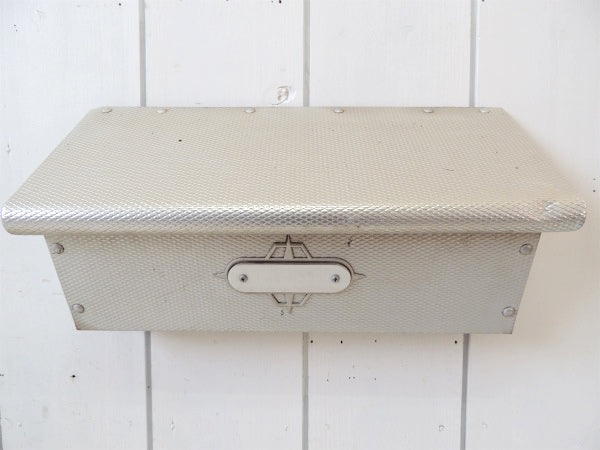 スペーシーデザイン・シルバー色・アルミ製・ヴィンテージ・メールボックス/郵便受け/ポスト