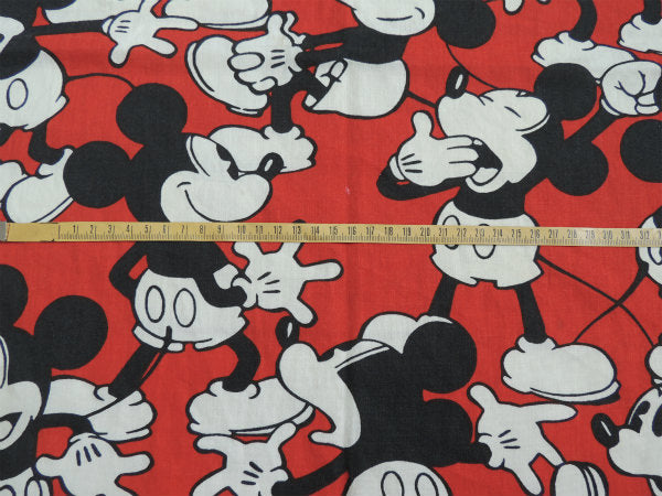 【ミッキーマウス】ディズニー・ミッキーマウスの総柄・ヴィンテージ・カーテン生地 USA