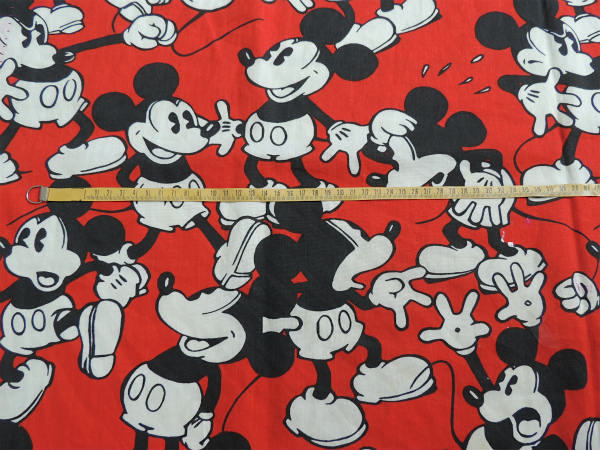 【ミッキーマウス】ディズニー・ミッキーマウスの総柄・ヴィンテージ・カーテン生地 USA