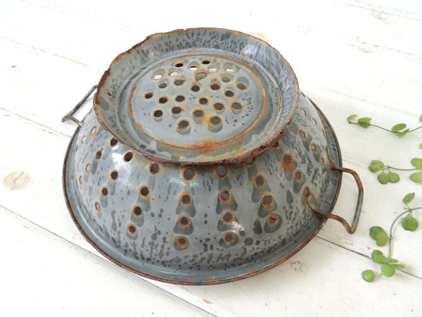 【ジャンク&シャビー】ホーロー製・脚付き・アンティーク・コランダー・水切りボウル・USA
