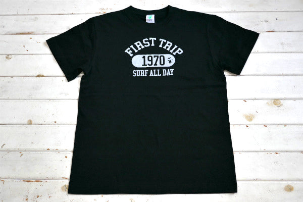 First Trip サーフ&ヴィンテージ ブラック カレッジロゴ オリジナル Tシャツ 新品