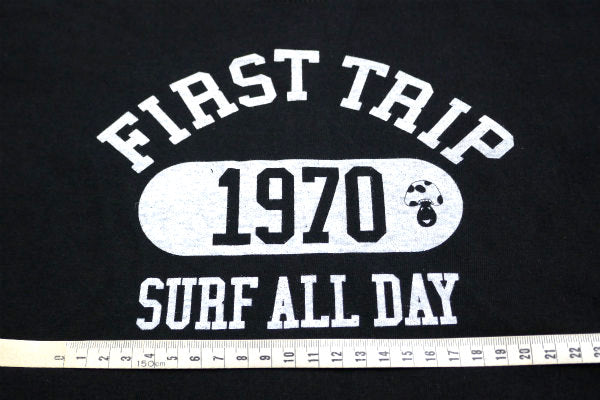 First Trip サーフ&ヴィンテージ ブラック カレッジロゴ オリジナル Tシャツ 新品