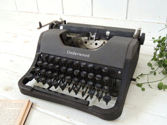 【Underwood】1930s~Leader・黒・アンティーク・タイプライター・ディスプレイ