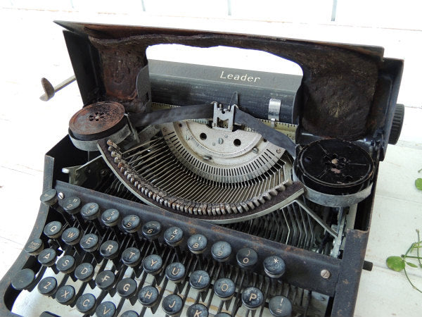 【Underwood】1930s~Leader・黒・アンティーク・タイプライター・ディスプレイ
