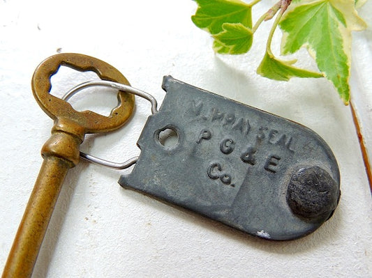 SEAL PC&E Co. 1878991 ヴィンテージ　鉛 オールドキーリング キーホルダー キーチェーン　真鍮製 アンティーク 鍵付き