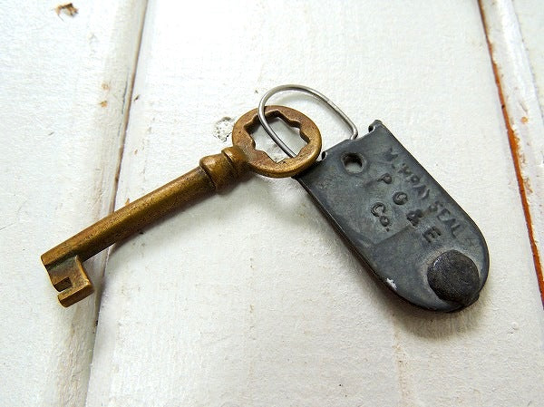 【アンティーク鍵/アドバタイジング/オールドキーリング】キーホルダー・真鍮製　鍵付き