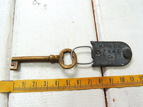 【アンティーク鍵/アドバタイジング/オールドキーリング】キーホルダー・真鍮製　鍵付き