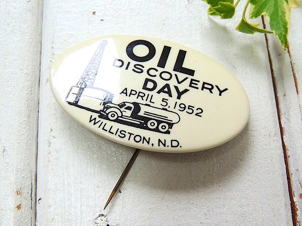 【OIL DISCOVERY DAY/1952's/USA】ビンテージ・トレーラー柄・缶バッジ